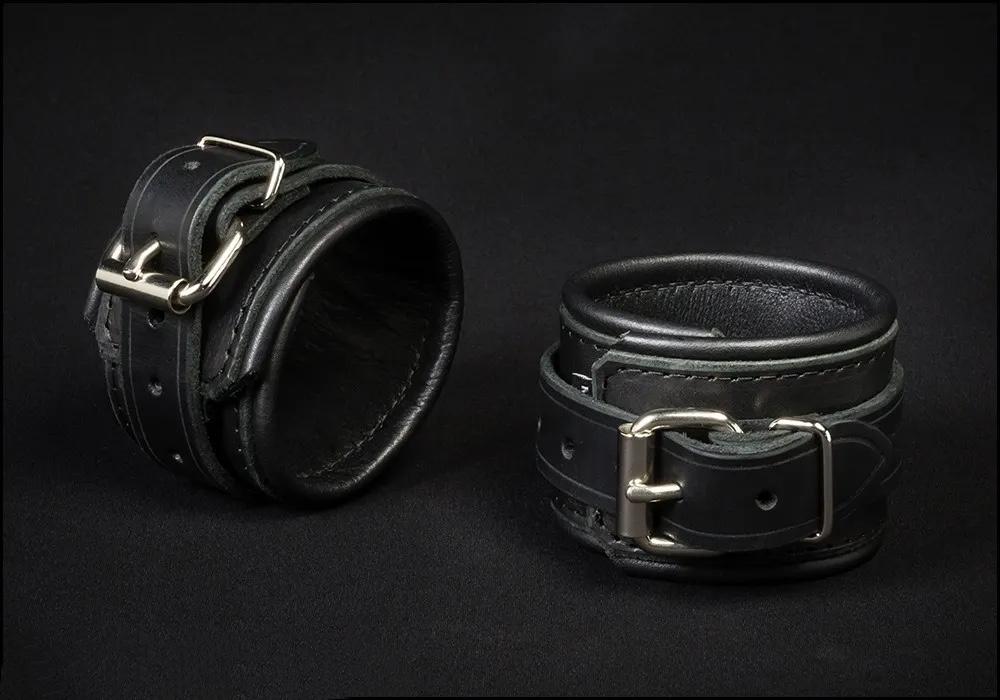 Wrist Restraints 101 Leather DungeonBeds :::: Built Tough to Play Hard